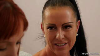 ���ದೆ ತುಂಬಿದ ಲೆಸ್ಬಿಯನ್ ಸ್ನೇಹಿತರು ಲೈಂಗಿಕ ಹೊಂದಿರುವ ಮೊದಲ ಬಾರಿಗೆ