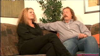 Horny milf ak yon gwo bidon jwenn fuck pa frè l &#039;nan lwa yo pa kite l&#039; kom sou li yo gwo kòk chante