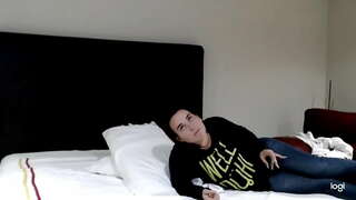 Annan hänelle lechita kun toinen nussii