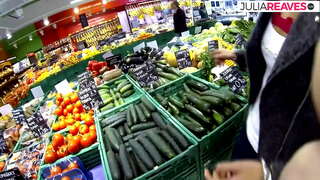 Le sexe Anal dans la cuisine après avoir chaud avec des produits d&#039;épicerie