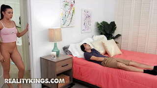 Reality Kings - RK Premier - Kylie Fusée, Ricky espagnol - Collant Siège Reality Kings - RK Premier - Kylie Fusée, Ricky espagnol - Collant Siège