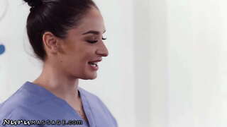 Il Aime Se Joindre 2 Filles Pendant Le Massage