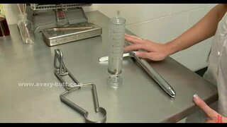 Infermera amb voraç cul menja gall