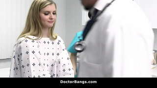 Perv Médico Dá a Alternativa de Tratamento para a Súa Paciente