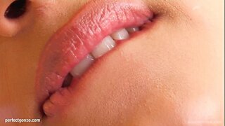 Lena ერთად ეცხოვრათ ერთად თითების და სათამაშო დროს მაძლევს, ვარდისფერი