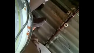 De malgranda jupo riĉa sentones