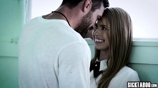 Bayek seksi di sedot amba hard penis