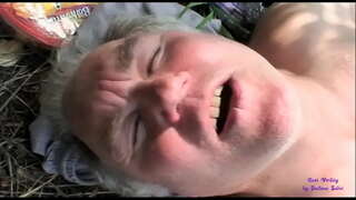 ȴ�人看到两个老男人他妈的在开放的乡村和加入他们